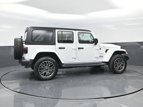 Used 2023 Jeep Wrangler Unlimited Sahara w/ Cold Weather Group AWD/4WD image 3
