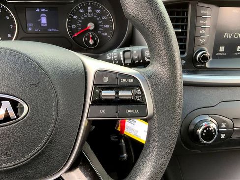 Used 2020 Kia Sorento LX V6 image 24
