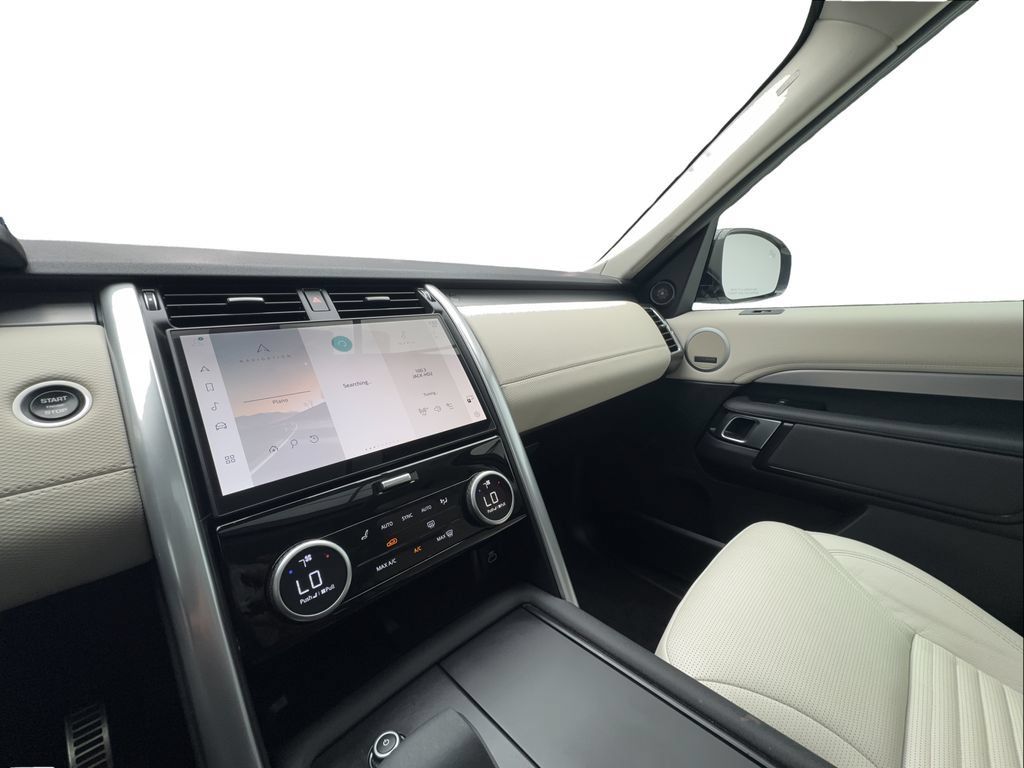 Used 2025 Land Rover Discovery Dynamic SE AWD/4WD image 46