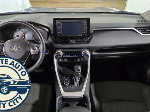 Used 2020 Toyota RAV4 XLE image 26