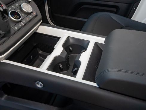 Used 2025 Land Rover Defender 90 S image 30