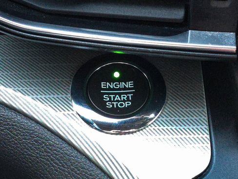 Used 2020 Ford Explorer XLT w/ Equipment Group 202A image 21