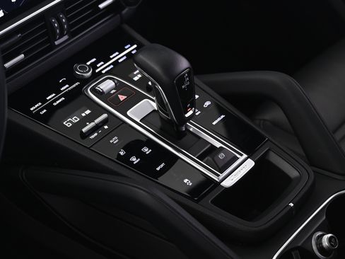 Certified 2023 Porsche Cayenne Platinum Edition AWD/4WD image 34