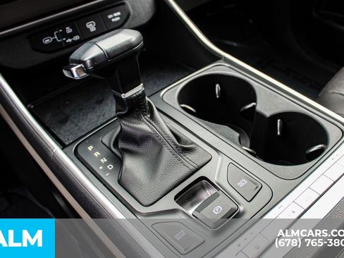 Used 2025 Kia Carnival FWD image 38