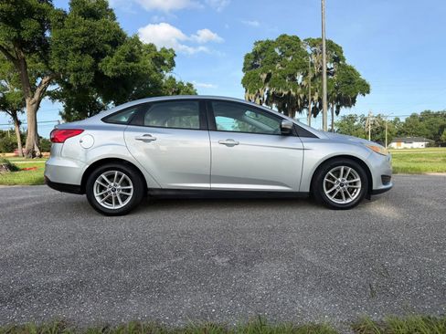 Used 2017 Ford Focus SE FWD image 7