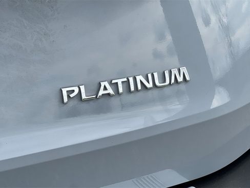 Used 2022 Nissan Rogue Platinum w/ Head-Up Display Package image 28