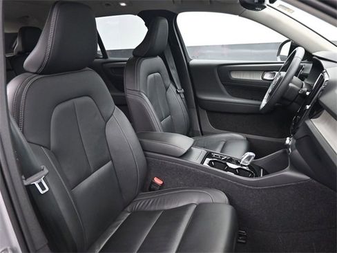 Used 2024 Volvo XC40 B5 Plus w/ Protection Package Premier image 32