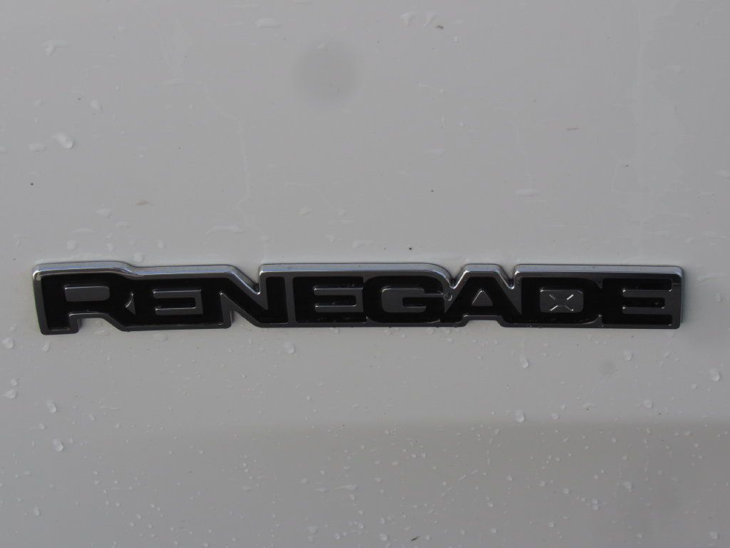 Used 2023 Jeep Renegade Latitude AWD/4WD image 9