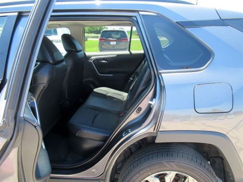 Used 2022 Toyota RAV4 Limited AWD/4WD image 16