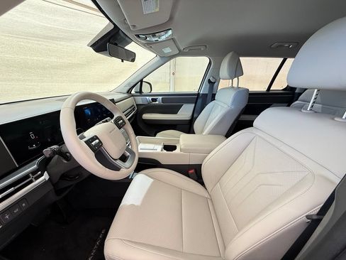Used 2025 Hyundai Santa Fe SEL FWD image 16