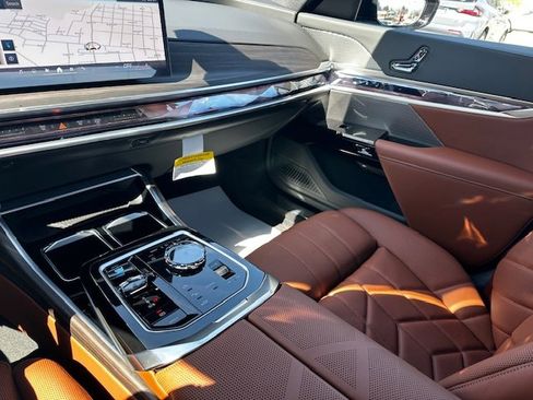 New 2024 BMW i7 xDrive60 image 23