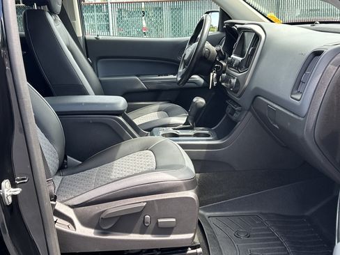 Used 2016 Chevrolet Colorado Z71 w/ Z71 Midnight Edition AWD/4WD image 12