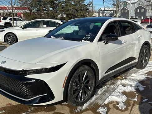 New 2026 Toyota Crown Limited w/ Advanced Technology Package image 2