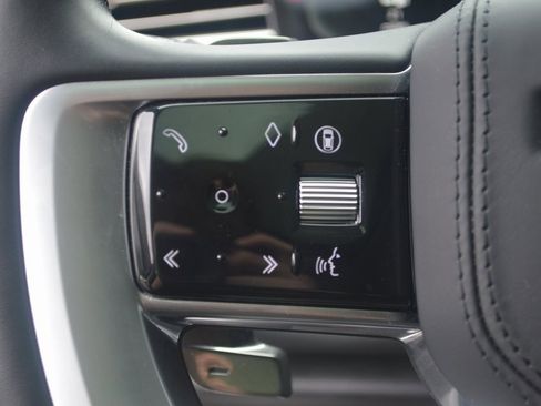 Used 2025 Land Rover Range Rover SE image 15