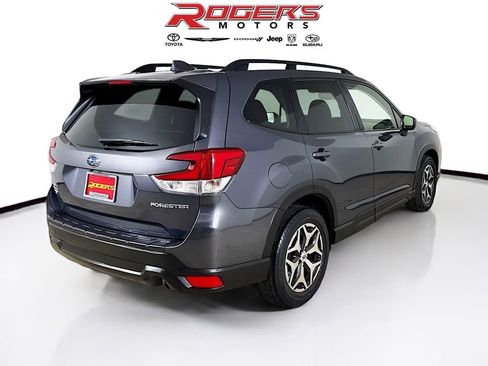 Used 2020 Subaru Forester Premium image 7