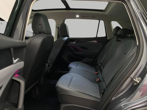 New 2025 Volkswagen Tiguan SE image 26