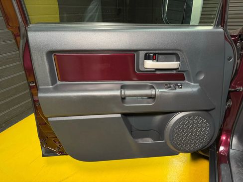 Used 2007 Toyota FJ Cruiser 4WD image 25