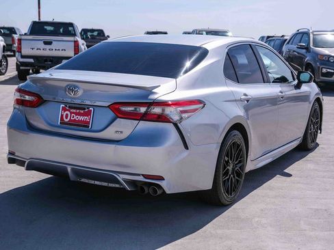 Used 2018 Toyota Camry SE w/ Moonroof Package FWD image 4