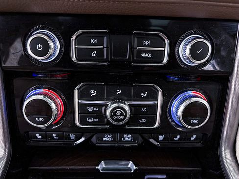 Used 2023 GMC Yukon XL Denali AWD/4WD image 26