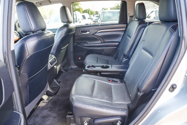 Used 2016 Toyota Highlander Limited AWD/4WD image 22