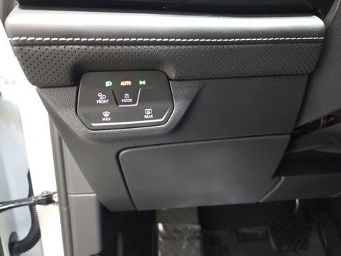 Used 2025 Volkswagen Atlas SE image 18