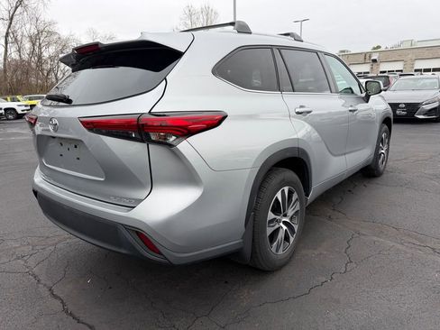 Used 2023 Toyota Highlander XLE image 7