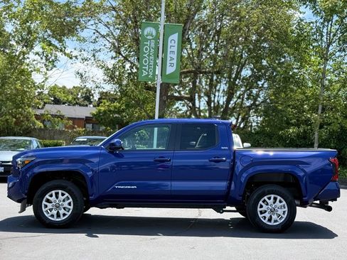 Certified 2025 Toyota Tacoma SR5 AWD/4WD image 2