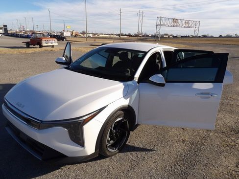 Used 2025 Kia K4 EX image 30