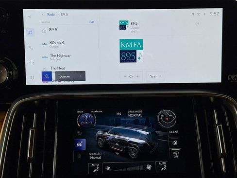 New 2026 Lexus LX 700h Luxury image 11