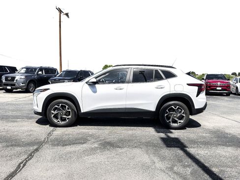 Used 2024 Chevrolet Trax LT FWD image 13
