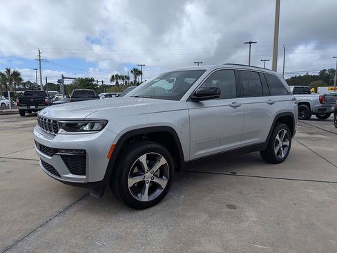 New 2026 Jeep Grand Cherokee Limited AWD/4WD image 7
