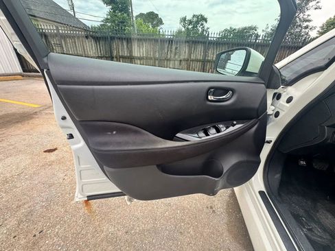 Used 2019 Nissan Leaf SV w/ SV All Weather Package FWD image 6