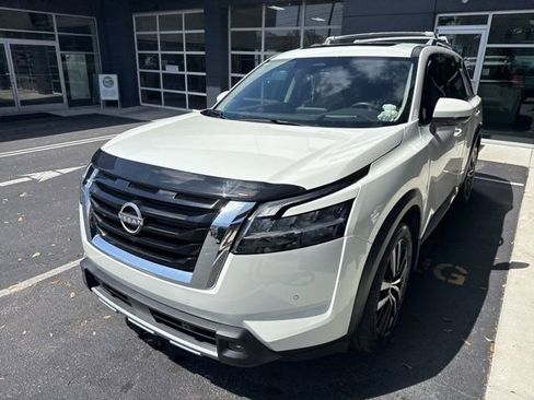 Used 2023 Nissan Pathfinder Platinum w/ Cargo Package image 6
