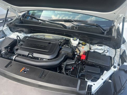 Used 2023 Buick Envision Essence image 10