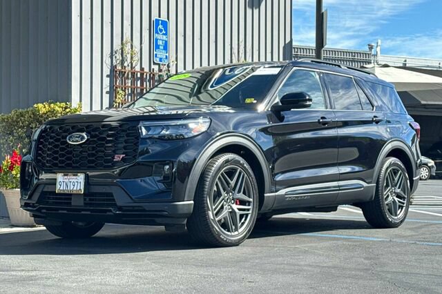Certified 2025 Ford Explorer ST w/ Sun And Sound Package AWD/4WD image 8