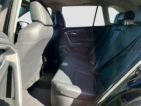 Used 2020 Toyota RAV4 Limited image 24