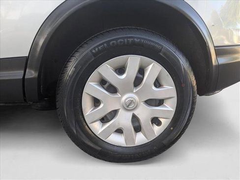 Used 2020 Nissan Rogue Sport S image 23