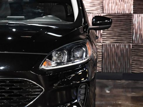 Used 2020 Ford Escape SE image 46