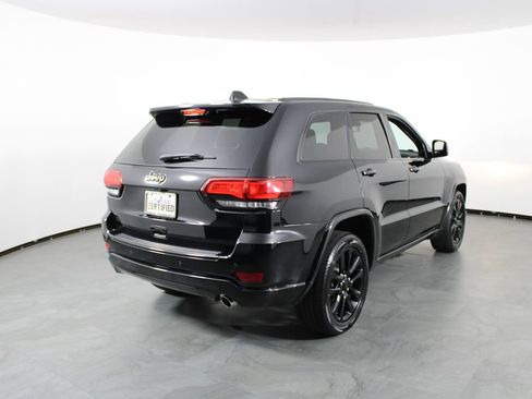 Used 2018 Jeep Grand Cherokee Altitude RWD image 15