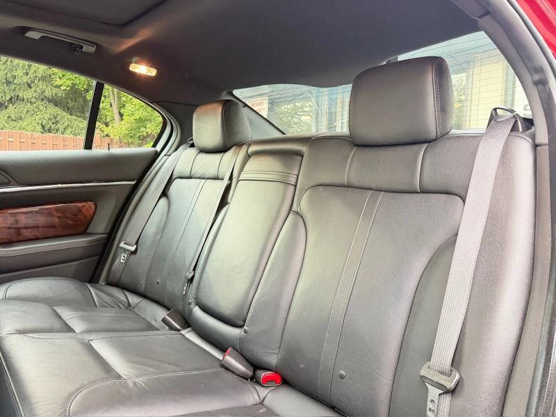 Used 2013 Lincoln MKS AWD image 16