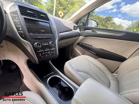 Used 2017 Lincoln MKC Premiere image 24