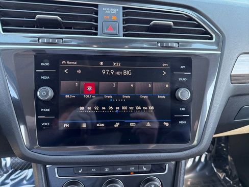 Used 2024 Volkswagen Tiguan SE image 28