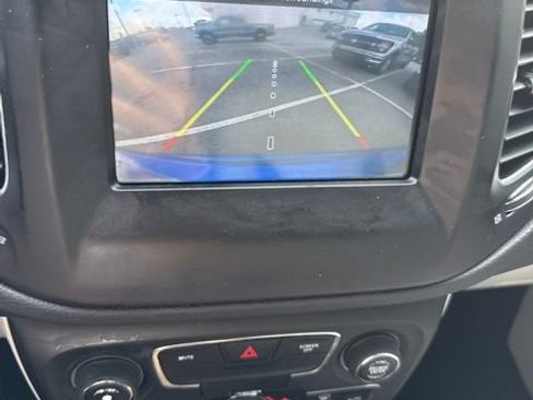 Used 2019 Jeep Compass Latitude FWD image 11