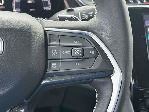 Used 2023 Jeep Grand Cherokee Altitude image 29