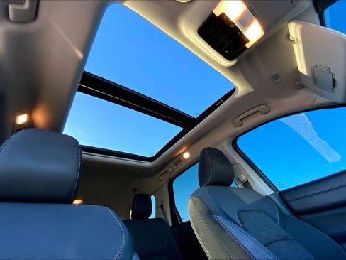 Used 2022 Nissan Pathfinder SV w/ SV Premium Package image 14