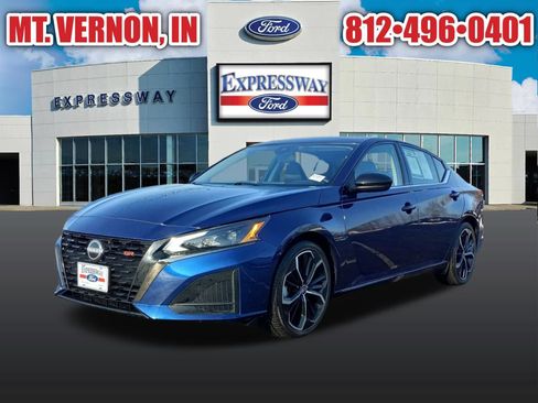 Used 2024 Nissan Altima 2.5 SR FWD image 3
