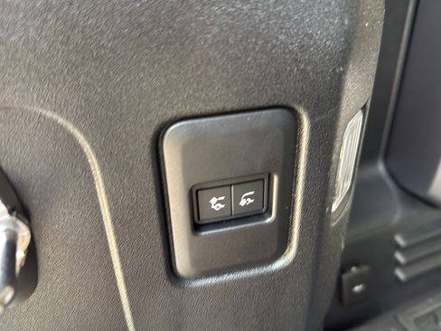 Used 2025 Land Rover Defender 110 S AWD/4WD image 22