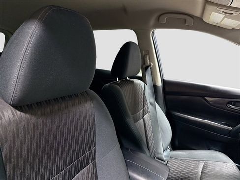 Used 2020 Nissan Rogue SV image 26