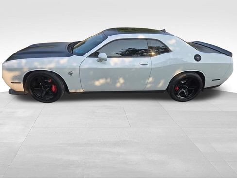 Used 2022 Dodge Challenger SRT Hellcat w/ Plus Package RWD image 23