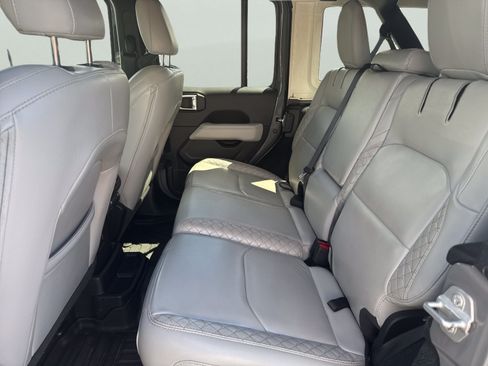 Used 2022 Jeep Wrangler Unlimited Sahara AWD/4WD image 23